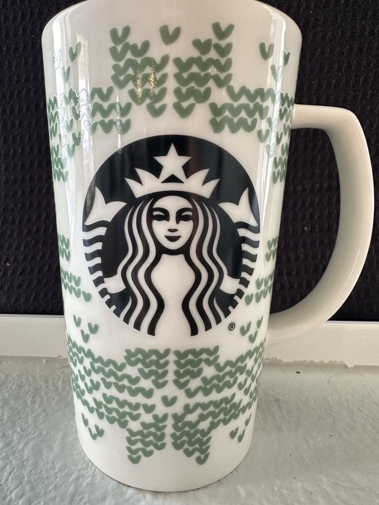 Starbucks 2016 Holiday Mug 16oz Green Knit Heart Pattern White Coffee Cup