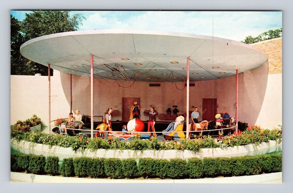 Detroit MI- Michigan, Chimpanzee Stage, Holden Amphitheater, Vintage Postcard