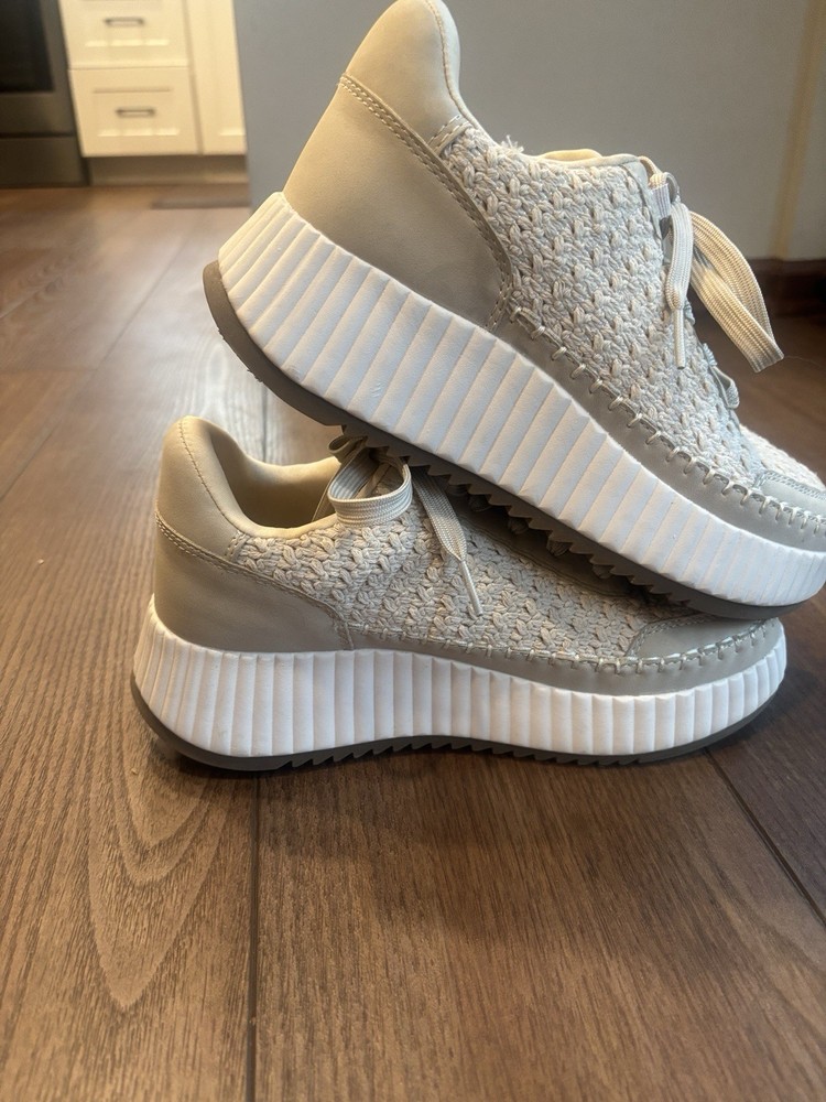 dv By Dolce Vita  Fashion Platform Sneaker (Natural / Tan) Size 7.5
