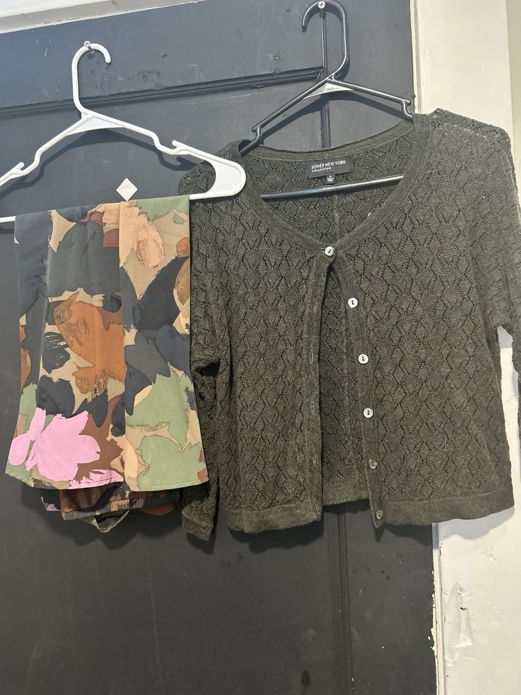 Jones New York Women's 2-Piece Olive Knit Sweater & Floral Pants Set L