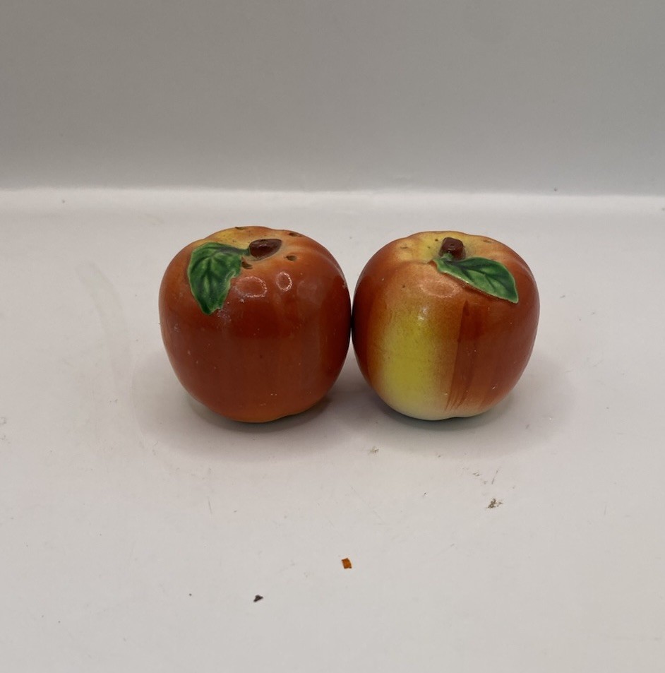 Apple Salt and Pepper Shakers  Vintage Ceramic Made in Japan 1.5