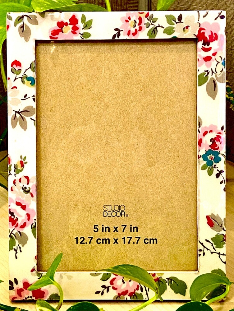 Studio Decor Wood Resin Floral Photo Frame