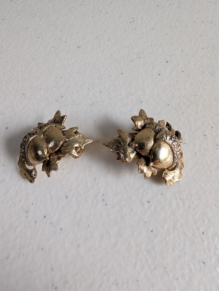 Vintage Whiting & Davis Gold Tone Acorn Leaf Clip On Earrings Autumn Jewelry