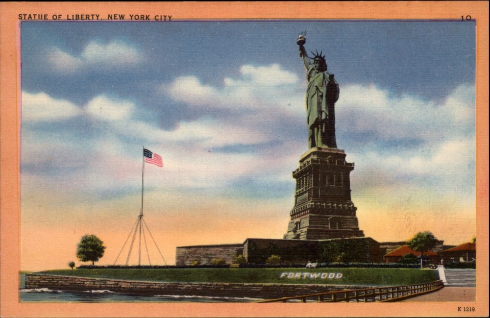 New York City New York Statue of Liberty Bedloe's Island unused linen postcard