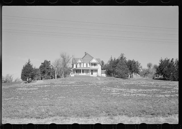 Photo:1930s Victorian House Rural Landscape Trees Farmhouse