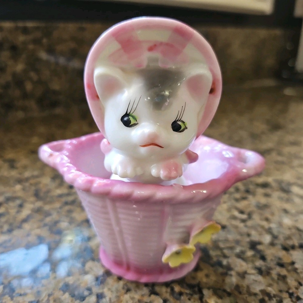 Vtg Anthropomorphic Pink Kitten Cat In Bonnet In Basket Salt & Pepper Shaker Set