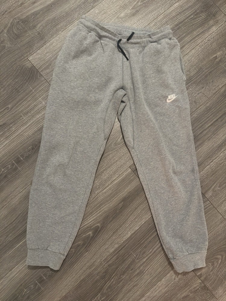 Nike Men’s Sportswear Club Fleece Joggers In Grey. Size Medium Pents