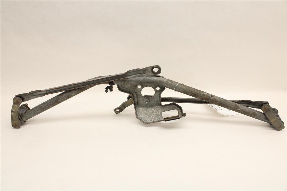 Used Front Windshield Wiper Linkage fits: 2001 Volkswagen Eurovan front Front Gr