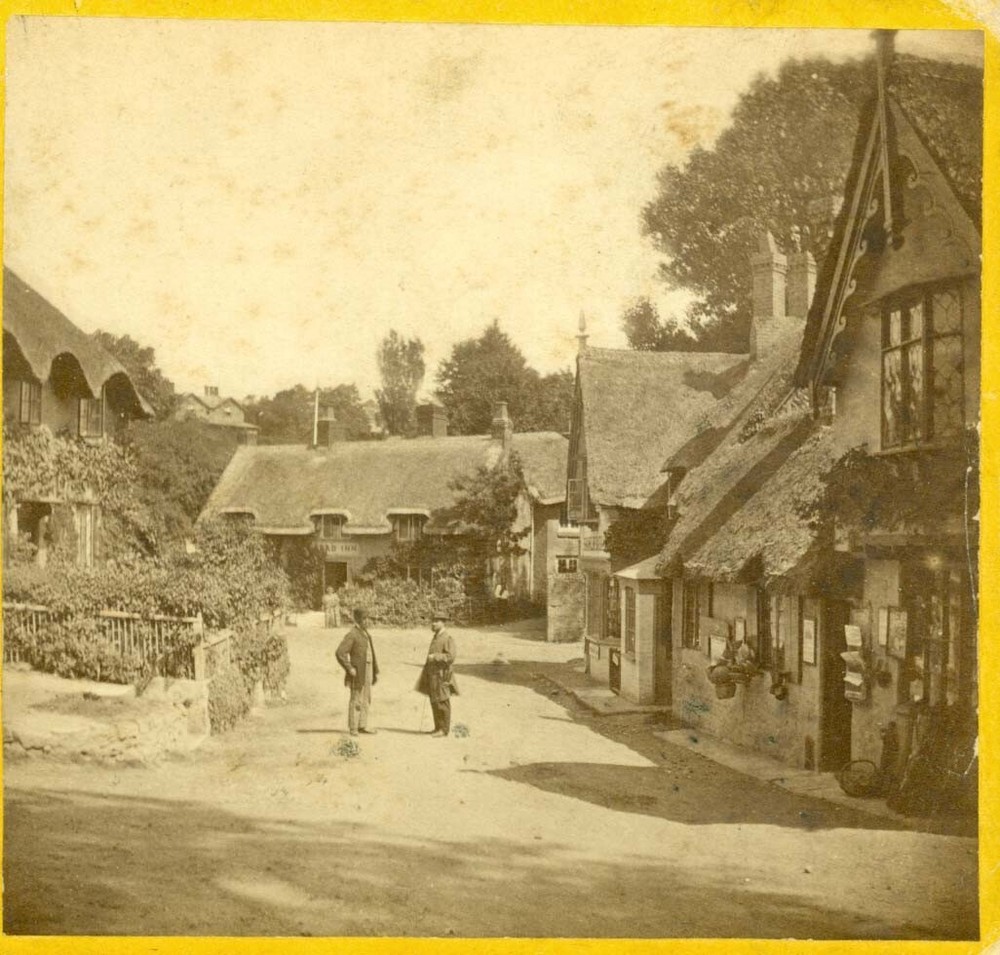 B4220~ ENGLAND - Shanklin, Isle of Wight Inn & Stores Thatched Roofs Stereoview