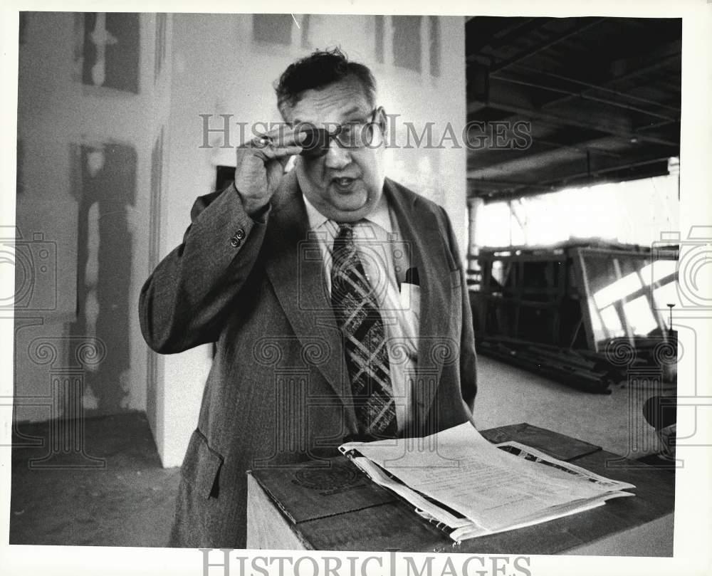 1987 Press Photo Lawrence Bretta of Government Services Administration, Boston