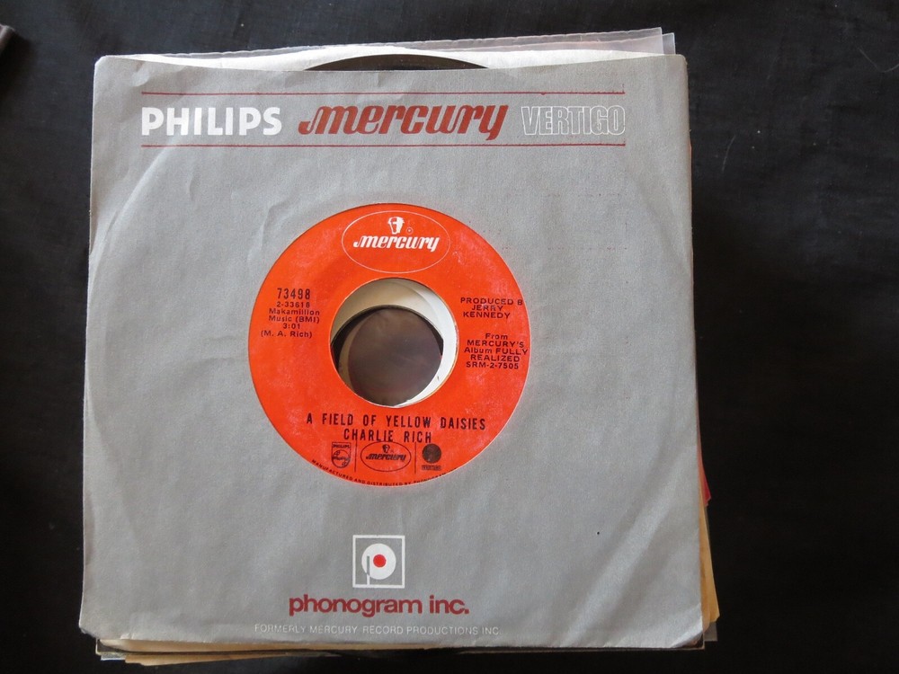 CHARLIE RICH - A Field Of Yellow Daisies Unplayed Old Stock
