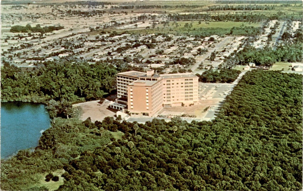 WINTER PARK TOWERS, S. Lakemont Ave., Winter Park, Florida, Postcard