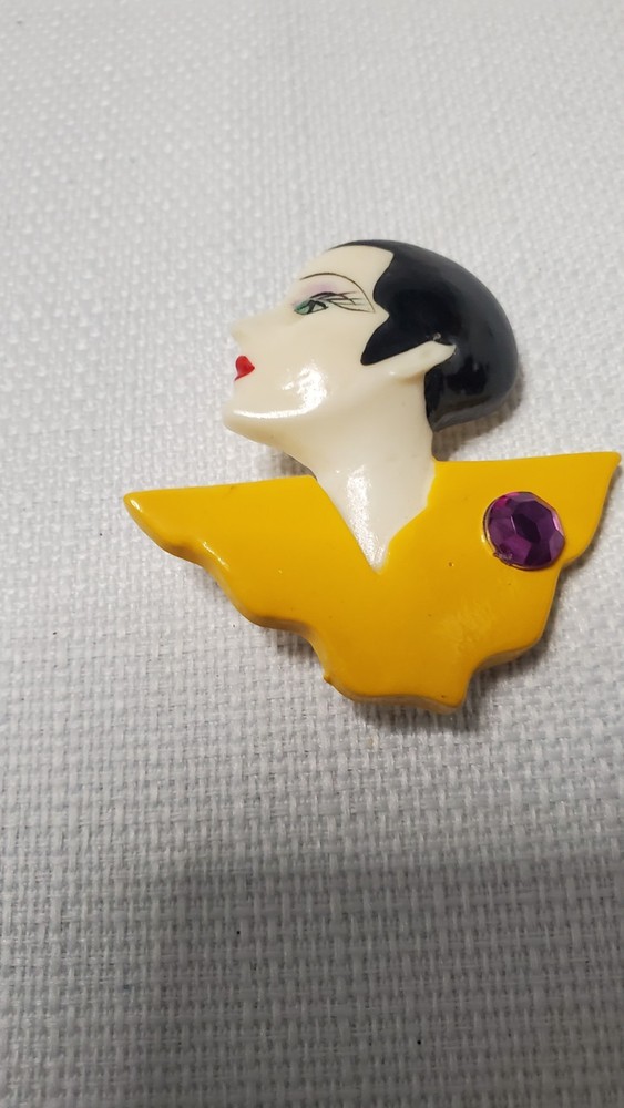 Vintage Retro 1920’s Flapper Girl Face Resin Brooch Pin Art Deco