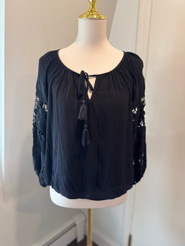ASTR The Label | Crochet Balloon Sleeve Peasant Blouse | Black | Size Small
