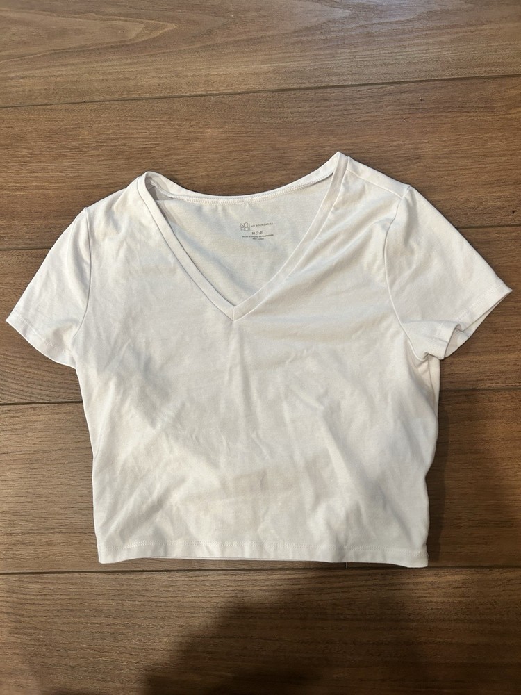 No Boundaries V Neck Crop Tee Size M White