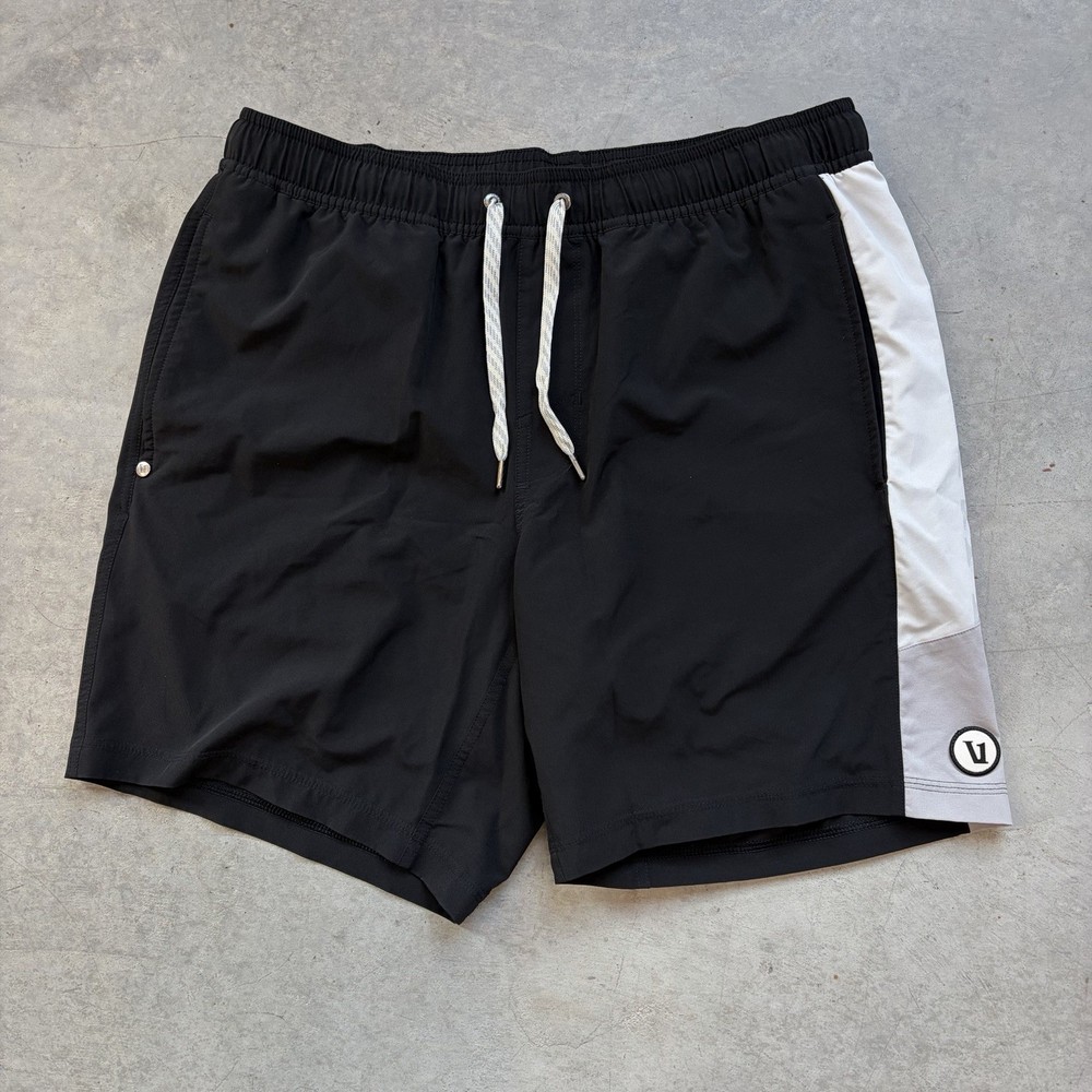 Vuori Kore Shorts 7.5” Lined Black Side Spell Out Running Gym Athletic Medium