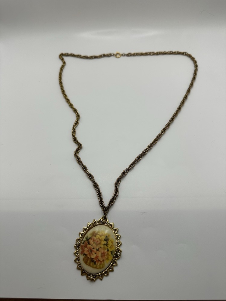 VTG West Germany Gold Tone Necklace With Floral Filigree Pendant 30”