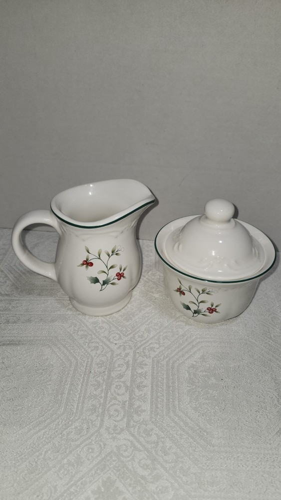 PFALTZGRAFF WINTERBERRY SUGAR AND CREAMER SET