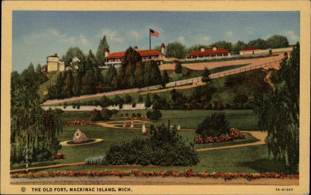 Michigan Mackinac Island Old Fort ~ 1930s linen postcard  ~ s9687