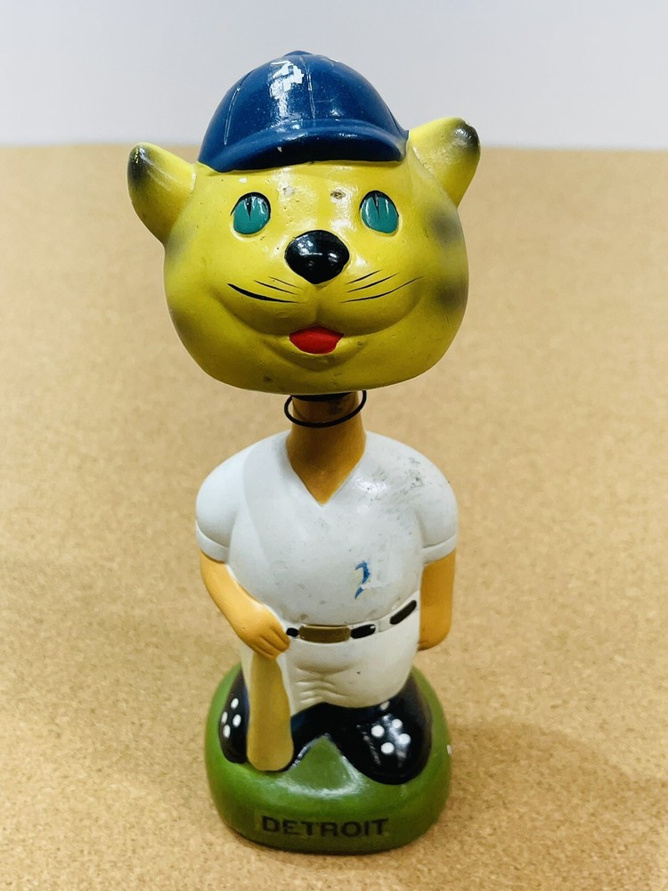 Vintage Detroit Tigers Cat Bobblehead Nodder Baseball Batter, 8.5” High Chips