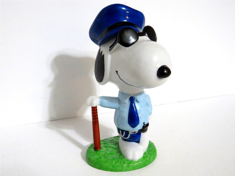 Snoopy Peanuts Charlie Brown Flambro Imports Porcelain Figure Figurine 2000