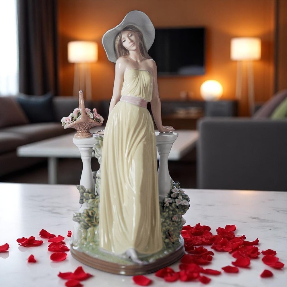 Lladro Time for Reflection Porcelain Woman Figurine 01005378 Brand New