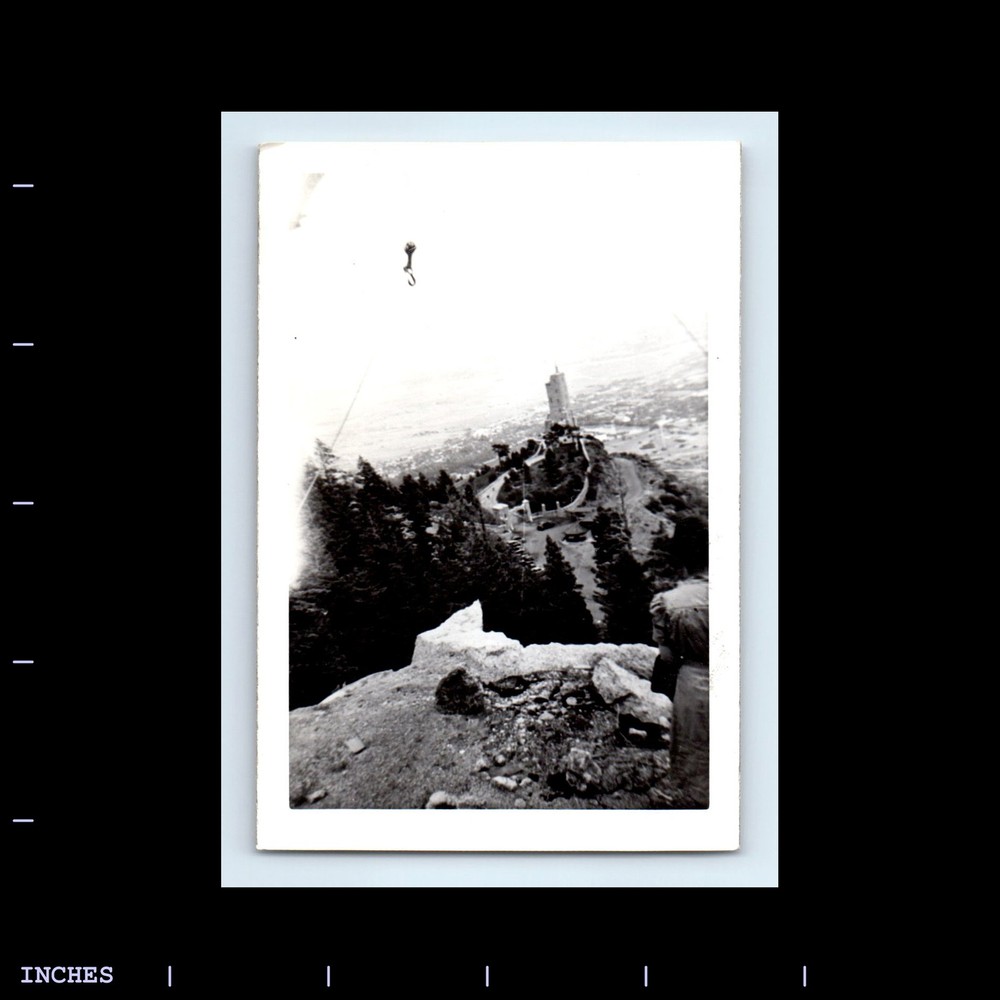 Vintage Photo WOMAN REAR VIEW FROM BEHIND OVERLOOKING CLIFF