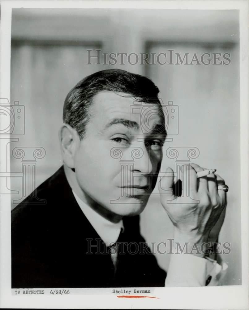 1966 Press Photo Comedian Shelley Berman - kfx39124