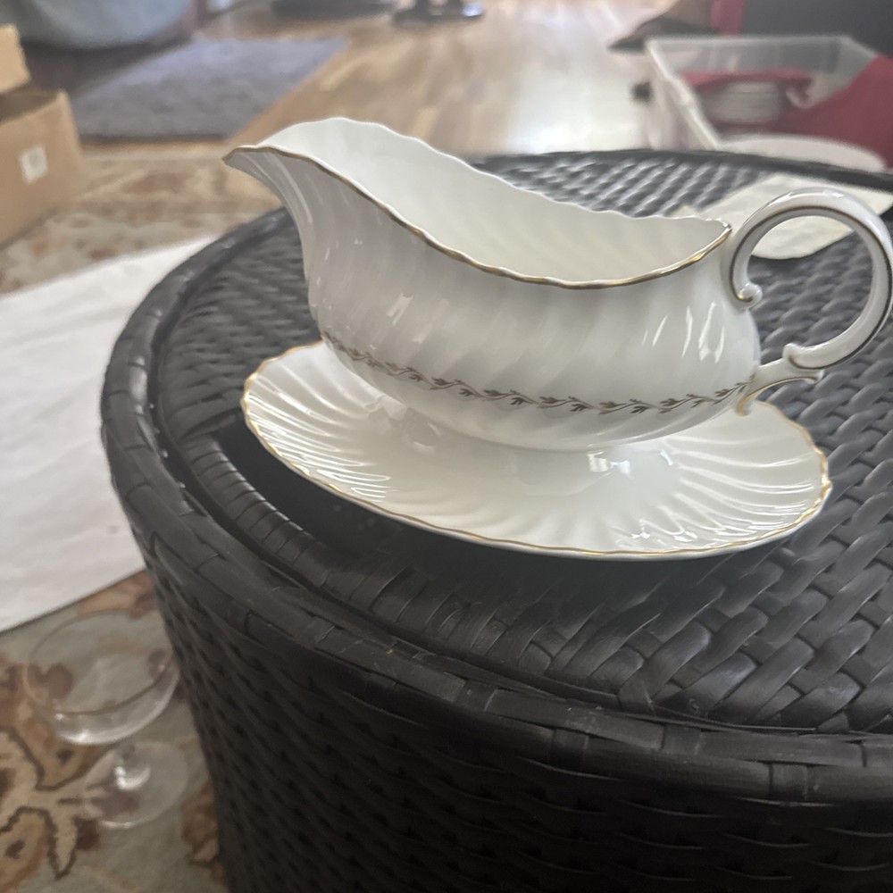 Royal Doulton English Fine Bone China H.4816 Adrian Gravy Boat And Underplate