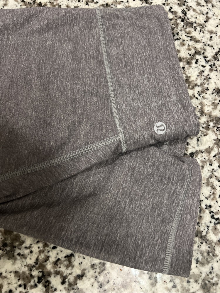 Lululemon Women's Capri Leggings Size 6 Gray Skinny Fit Activewear Yoga Gym