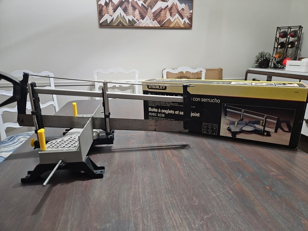 STANLEY Clamping Mitre Box with Saw 20-800 - Cuts Precision Angles