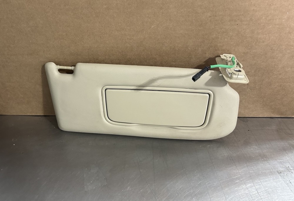 2010-2012 Volvo XC60 Right Passenger Illuminated Beige Sun Visor #2937