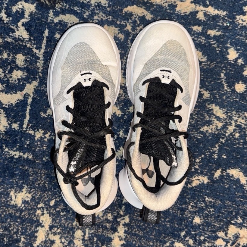 Under Armour Flow White Black Basketball Lightweight Low Top Mesh Athletic Shoes