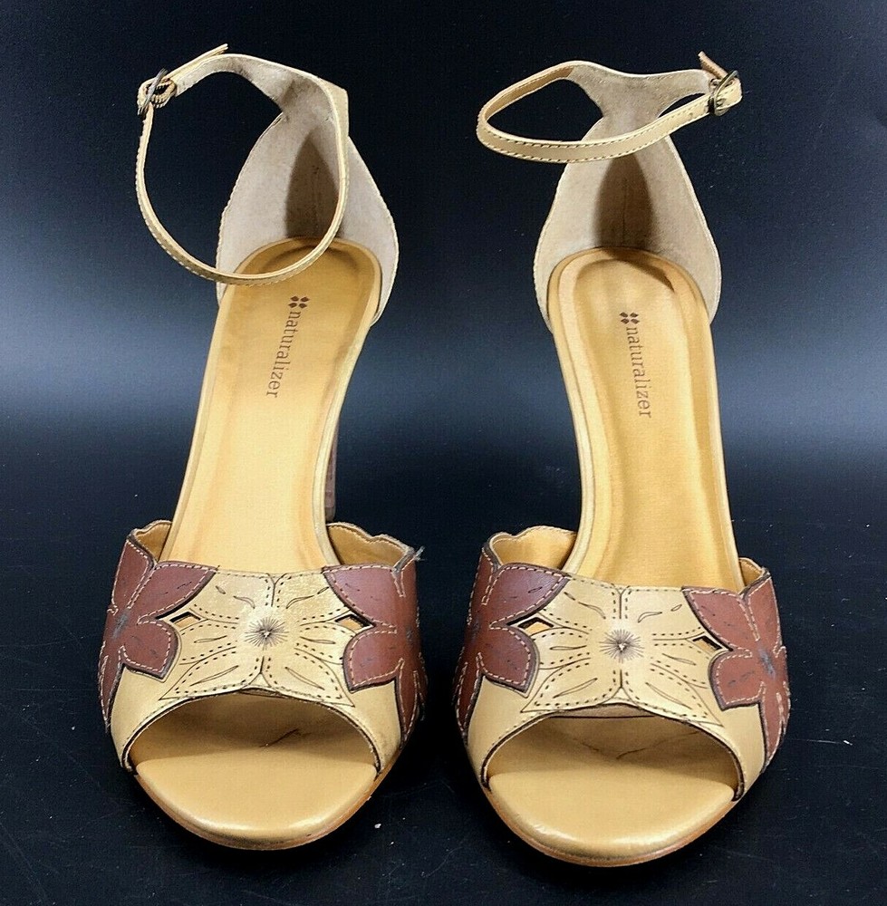 Naturalizer Women's Brown Flower 4