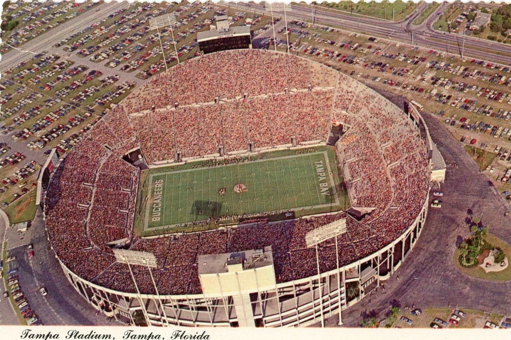 Tampa Stadium Florida, Home of the NFL Buccaneers, 1977, UNP. EXC --POSTCARD