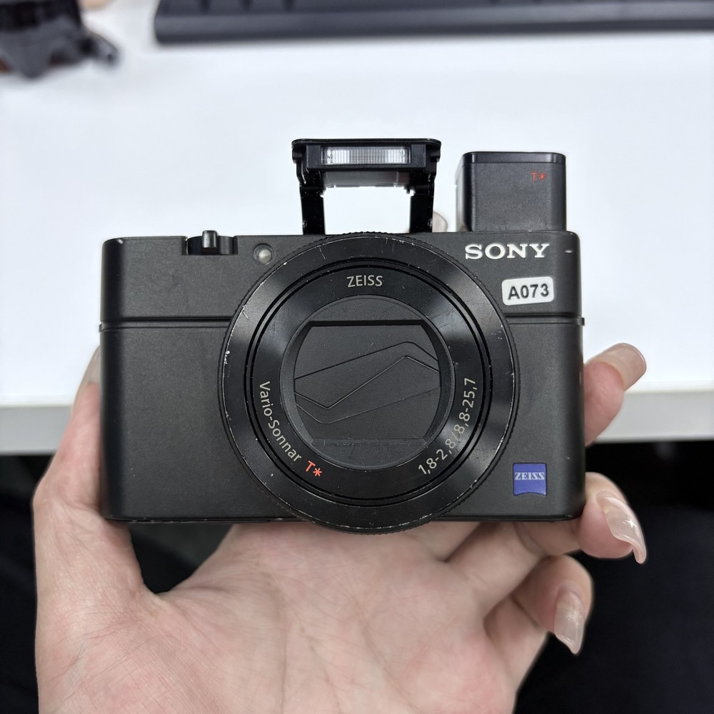 Sony Cyber-shot DSC-RX100 IV(M4)20.1MP 2.9x Optical Zoom Digital Camera English