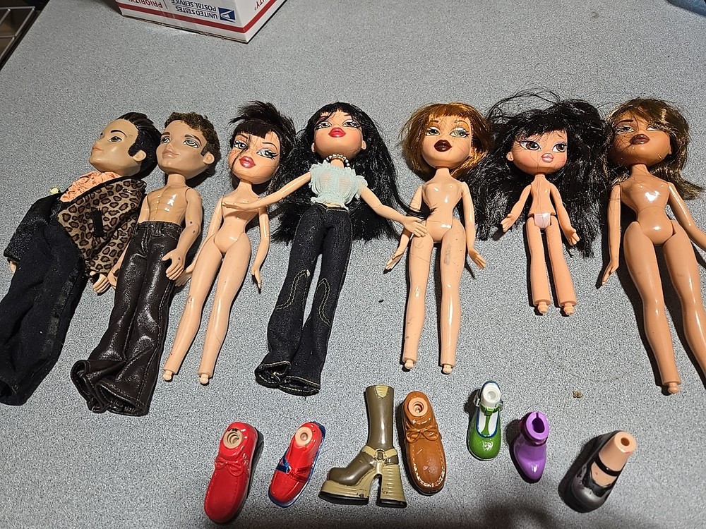 Lot Of 7 Vintage Bratz Fashion Dolls No shoes 1st Editions boys