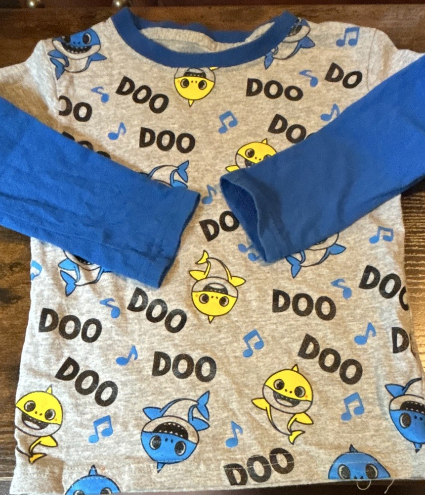 Nickelodeon Pinkfong Baby Shark Graphic Long Sleeve Crew Neck Tee 2T Gray Blue