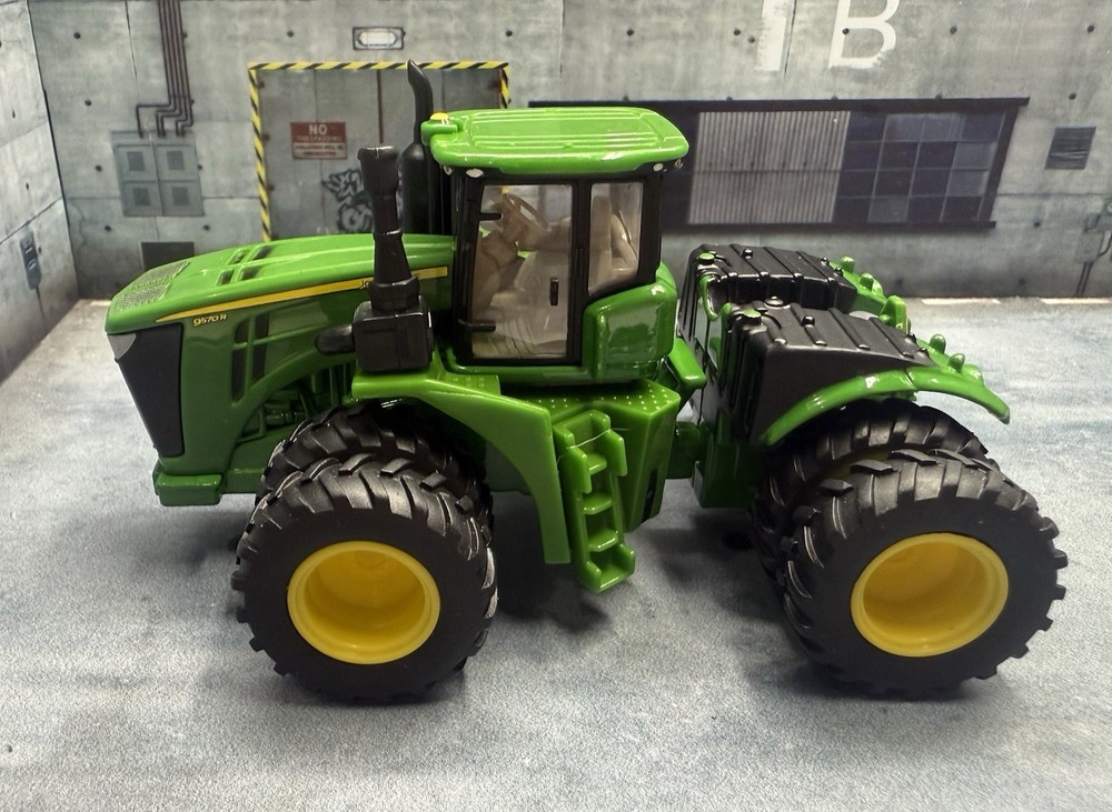 1/64 Scale Ertl John Deere 9570R Diecast Tractor Model
