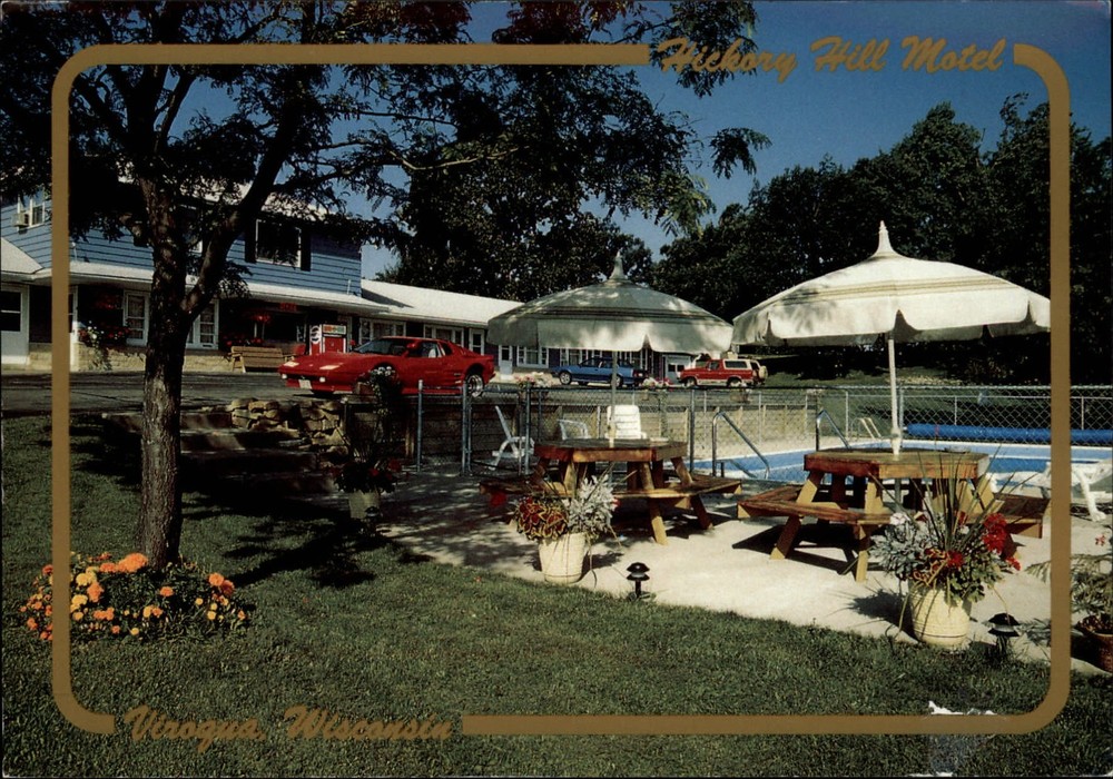 Viroqua Wisconsin Hickory Hill Motel swimming pool umbrellas vintage postcard
