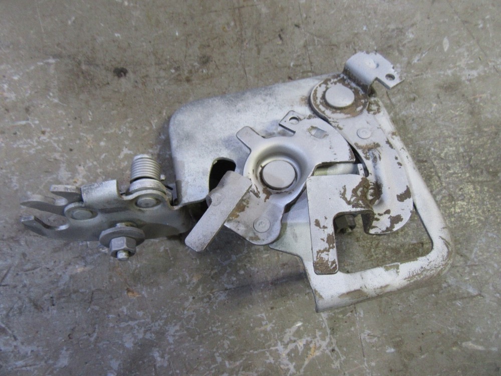 1983 Pontiac Bonneville wagon tail gate center release power latch assembly lock