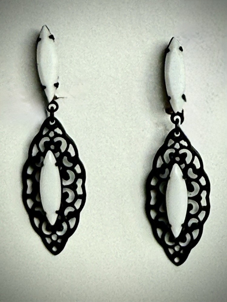 VTG Lewis Segal California Black Filagree Milk Glass Drop Dangle Clip Earrings