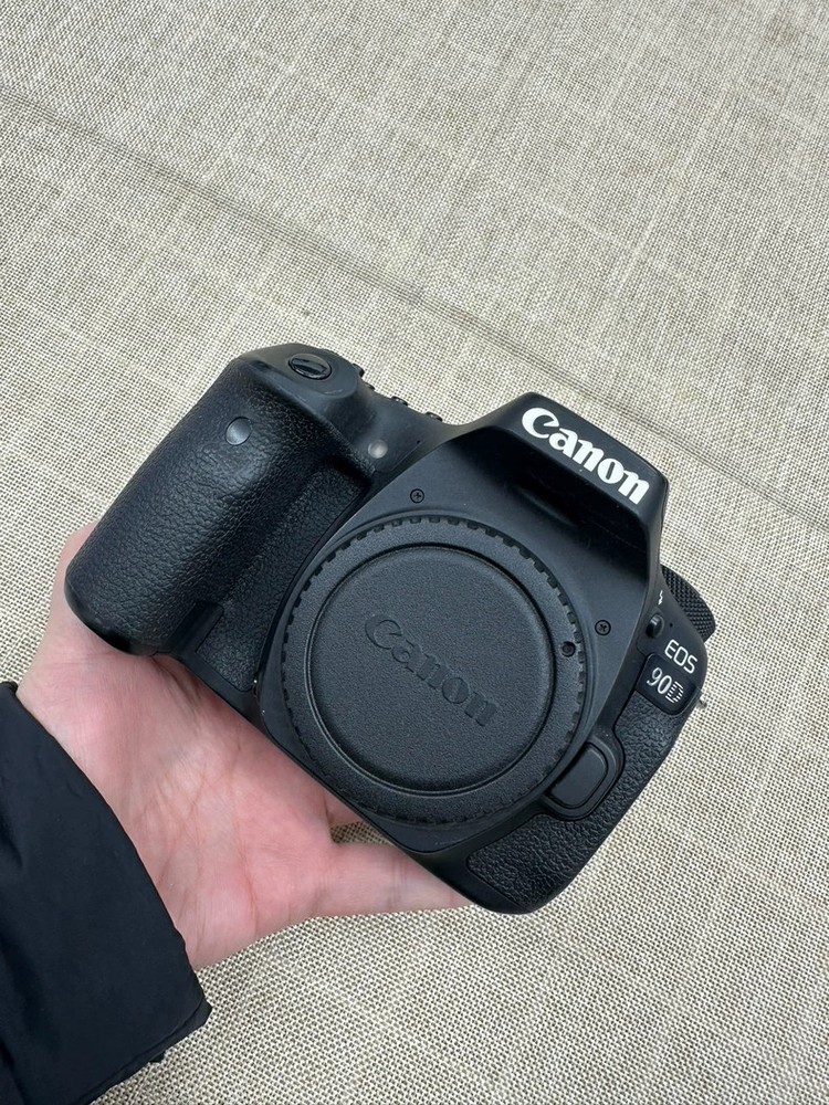 Canon EOS 90D 32.5MP Bluetooth Digital SLR Camera Body Only with Built-in Flash