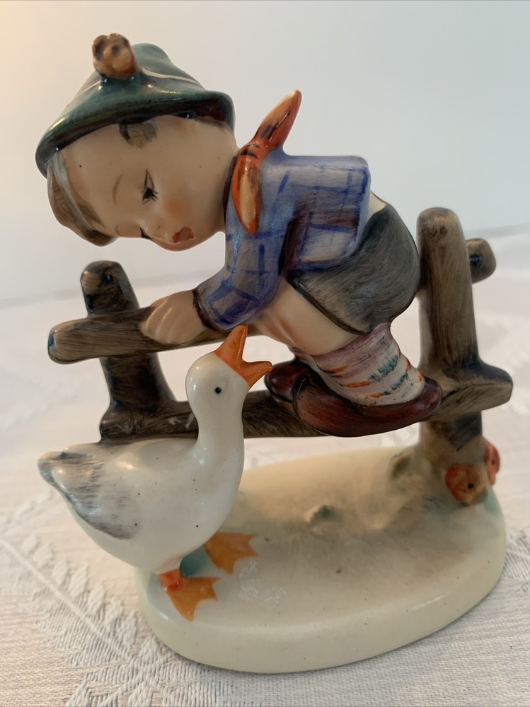 Goebel Hummel BARNYARD HERO Figurine #195 TMK2 Full Bee 3.75 Inch Boy with Fence