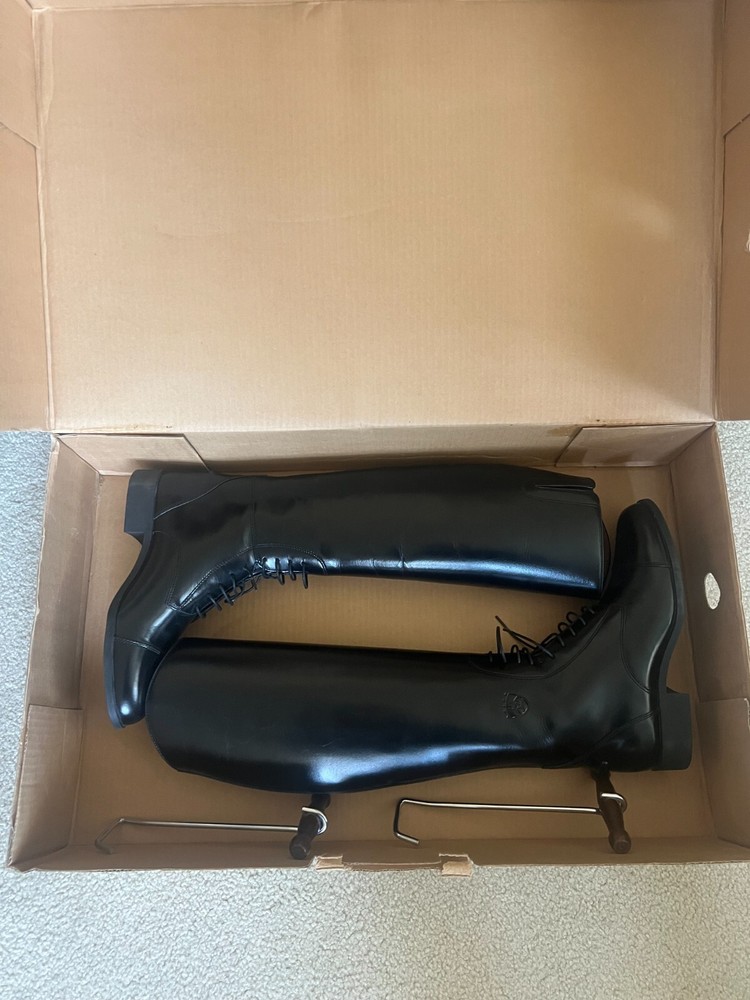 Ariat women's riding boots size 7 durable & stylish