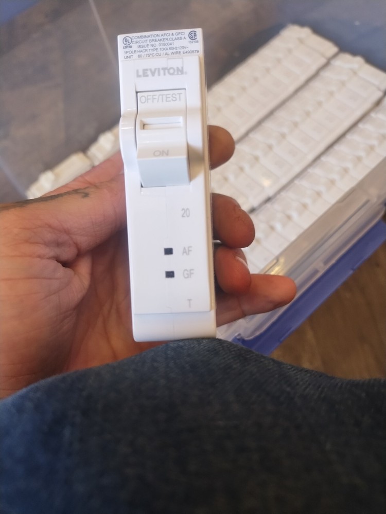 (LO OF 10) CIRCUIT BREAKERS   LB120-DFT LEVITON   20A AF/GF PLUG-ON NUETRAL NEW