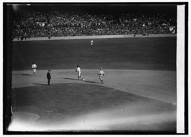 Photo:Frische out at 2nd, 3rd ining 7th game World Series, 10/10/24