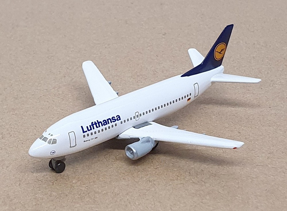 Herpa 1/500 Scale 57370 - Boeing 737-300 Aircraft Lufthansa