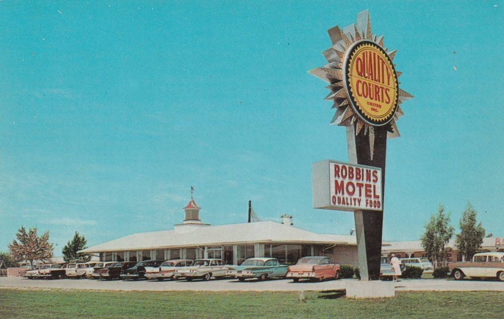 Robin Restaurant Motel Classic Cars Roadside  Vandalia ILL Postcard
