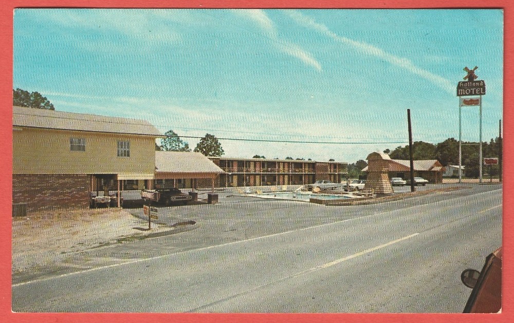 HOLLAND MOTEL, CALHOUN, GEORGIA – Swimming Pool Area - 1970s Postcard
